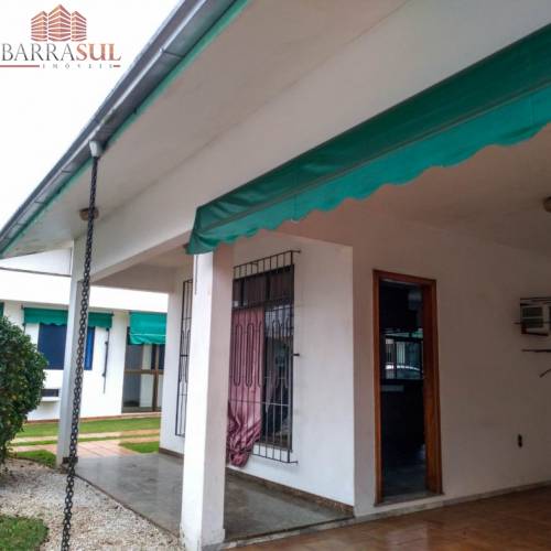 Casa com 02 terrenos Rua 1542
