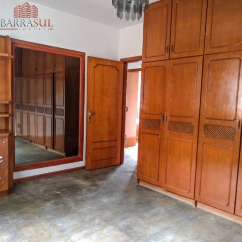 Casa com 02 terrenos Rua 1542