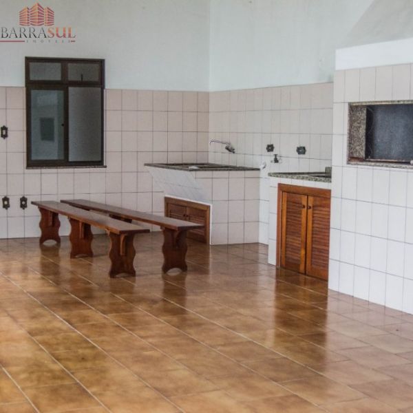 Casa com 02 terrenos Rua 1542