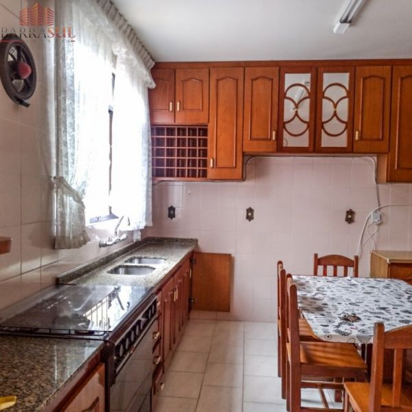 Casa com 02 terrenos Rua 1542