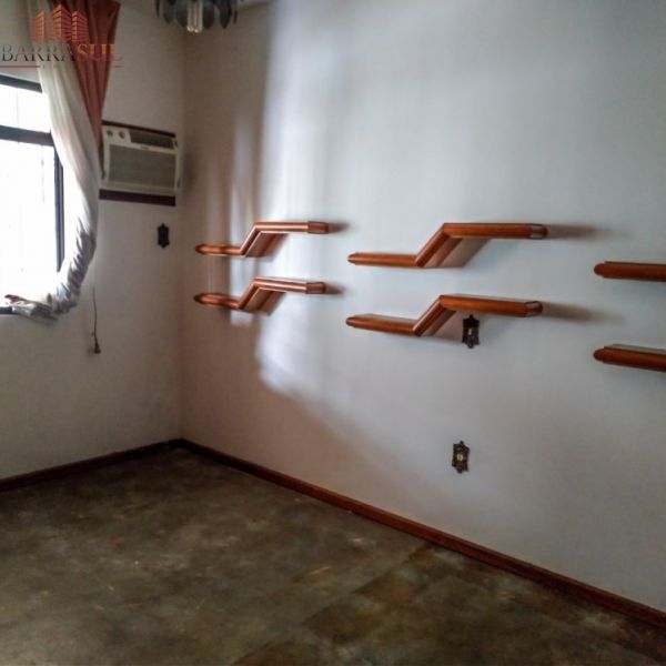 Casa com 02 terrenos Rua 1542