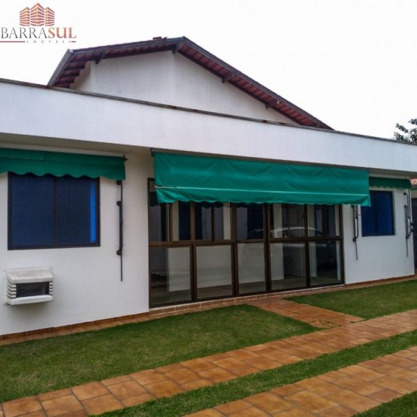 Casa com 02 terrenos Rua 1542