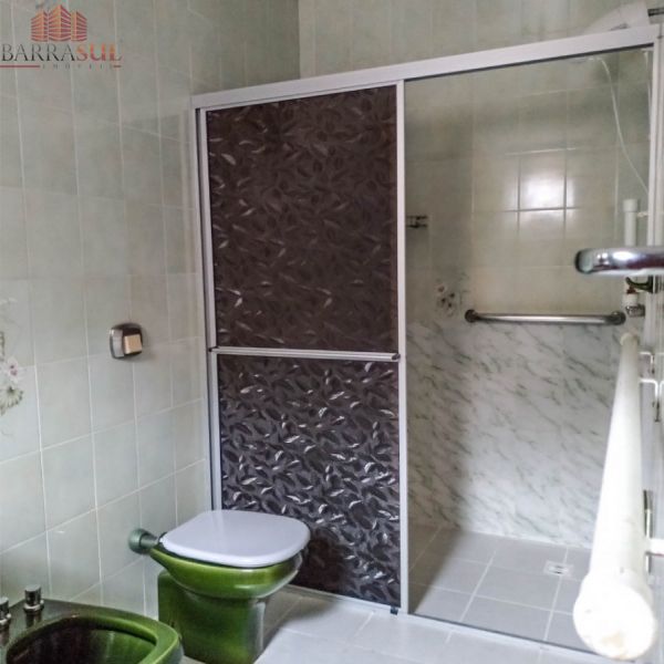 Casa com 02 terrenos Rua 1542