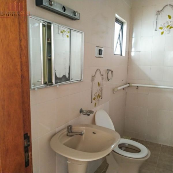 Casa com 02 terrenos Rua 1542