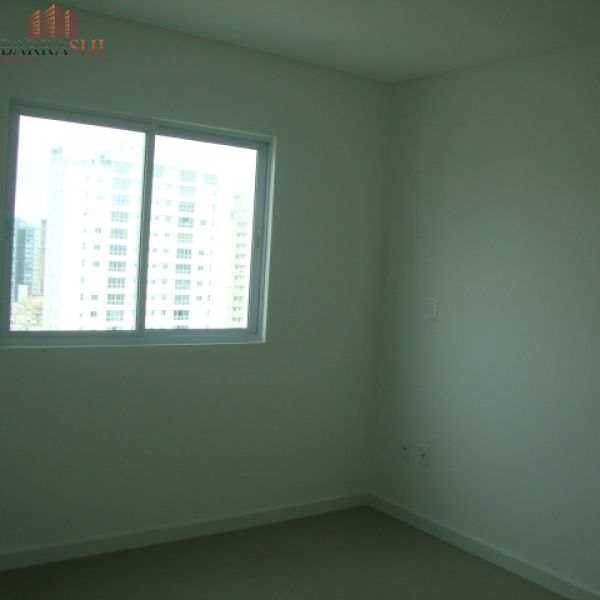 APTO NO CENTRO DE BC C/ 3 SU�TE (SENDO UMA MASTER)