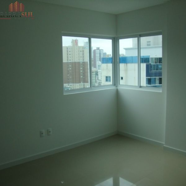 APTO NO CENTRO DE BC C/ 3 SU�TE (SENDO UMA MASTER)