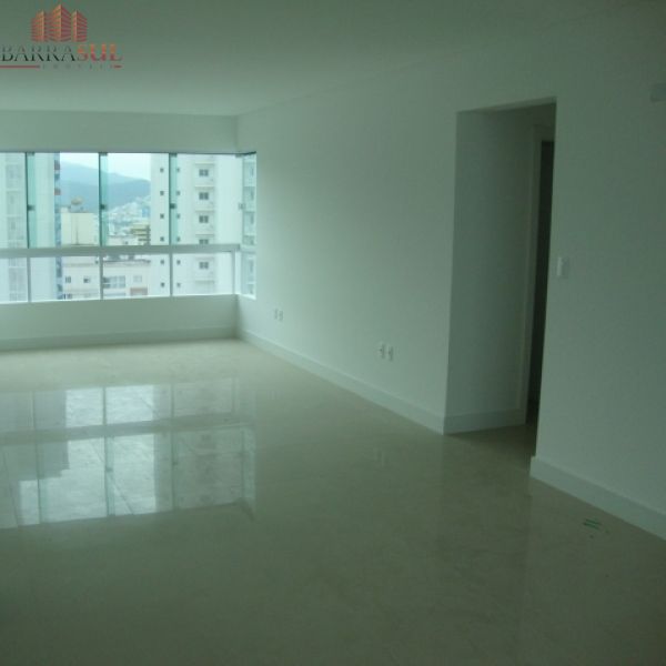 APTO NO CENTRO DE BC C/ 3 SU�TE (SENDO UMA MASTER)