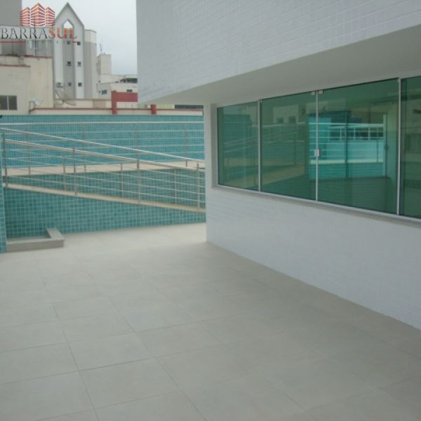 APTO NO CENTRO DE BC C/ 3 SU�TE (SENDO UMA MASTER)