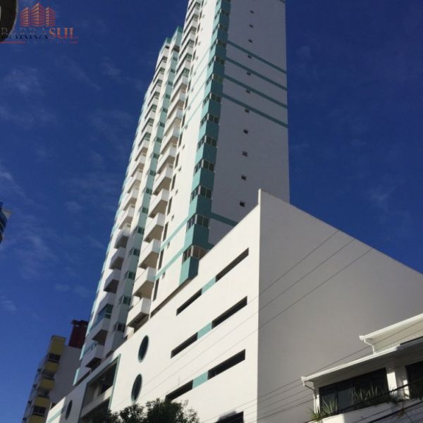 APTO NO CENTRO DE BC C/ 3 SU�TE (SENDO UMA MASTER)