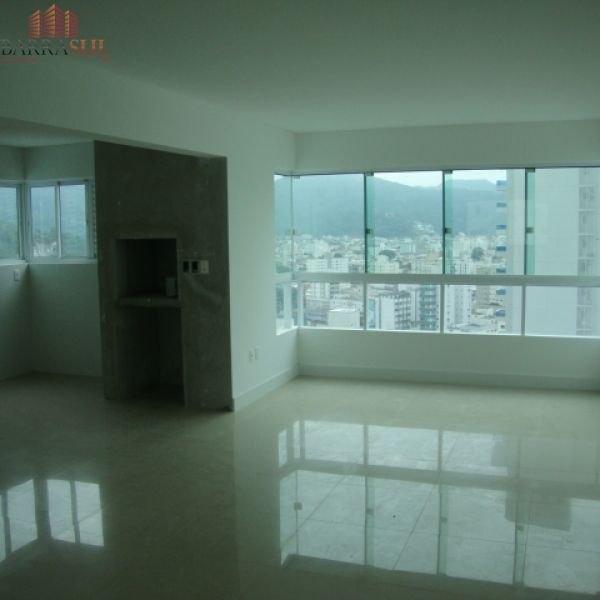 APTO NO CENTRO DE BC C/ 3 SU�TE (SENDO UMA MASTER)