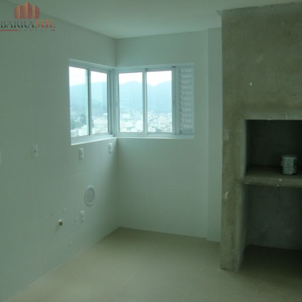 APTO NO CENTRO DE BC C/ 3 SU�TE (SENDO UMA MASTER)