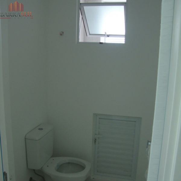 APTO NO CENTRO DE BC C/ 3 SU�TE (SENDO UMA MASTER)