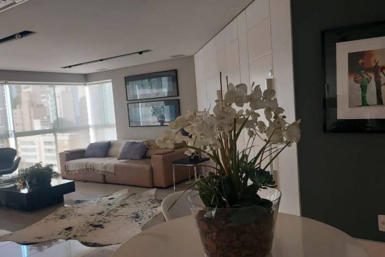 Edif�cio Esquina di Parma - Rua 3750 - AP 11